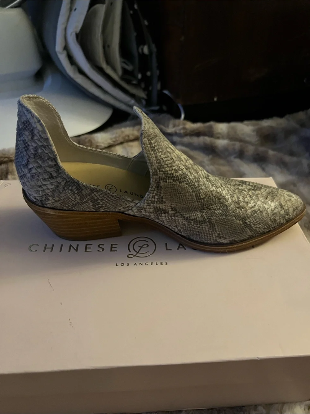 Chinese Laundry Gray/White Snake Print Pointed Toe Slip-On Block Heel Pumps US 7